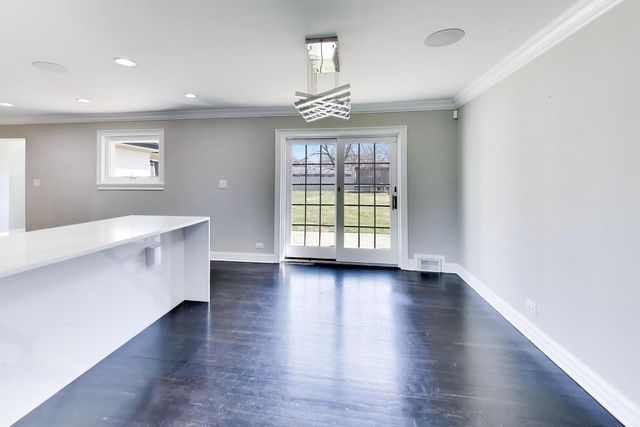 2055 Walnut Circle, Northbrook, IL 60062