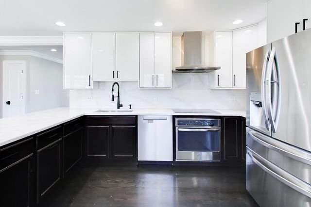 2055 Walnut Circle, Northbrook, IL 60062