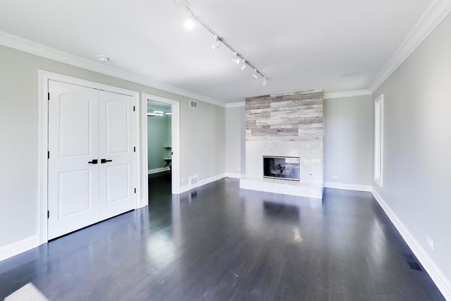 2055 Walnut Circle, Northbrook, IL 60062