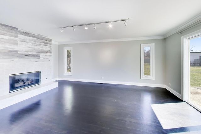 2055 Walnut Circle, Northbrook, IL 60062