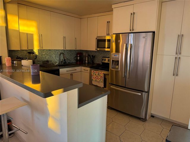 2750 NE 183rd St 1503, Aventura, FL 33160