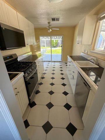 6421 Grattan Way, North Highlands, CA 95660