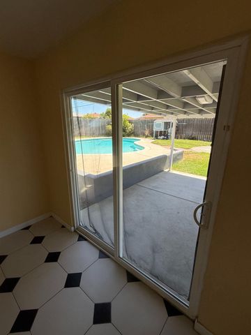 6421 Grattan Way, North Highlands, CA 95660