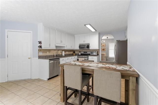 3132 Victoria Place Drive, Loganville, GA 30052