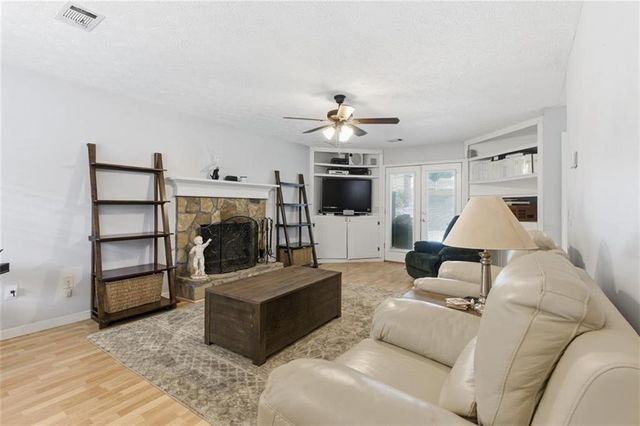 3132 Victoria Place Drive, Loganville, GA 30052