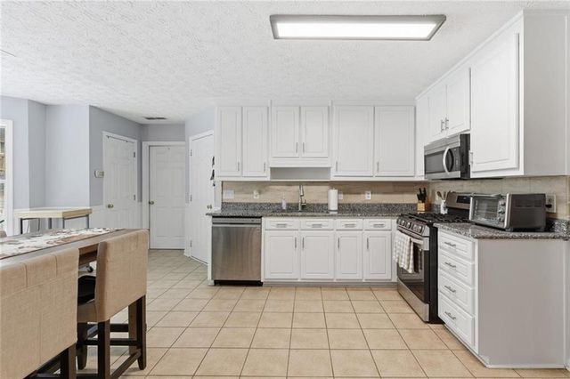 3132 Victoria Place Drive, Loganville, GA 30052