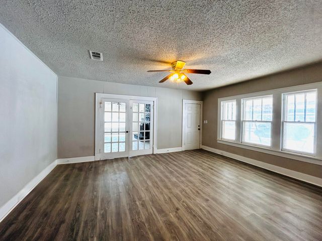 924 46th Street, Lubbock, TX 79412