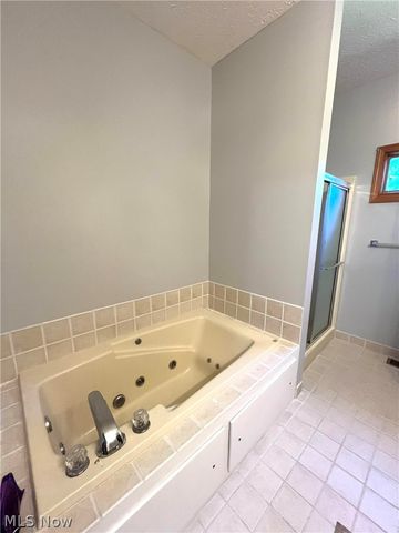 4524 Leawood Drive NE, Canton, OH 44714