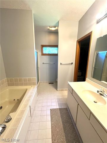 4524 Leawood Drive NE, Canton, OH 44714