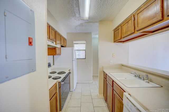 7528 Windsor Oaks, San Antonio, TX 78239