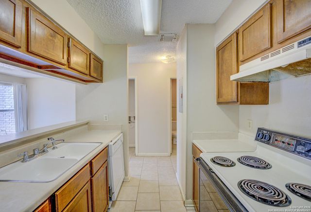 7528 Windsor Oaks, San Antonio, TX 78239