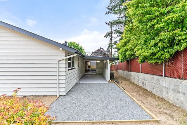 15633 47th Avenue S, Tukwila, WA 98188