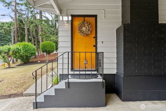 15633 47th Avenue S, Tukwila, WA 98188