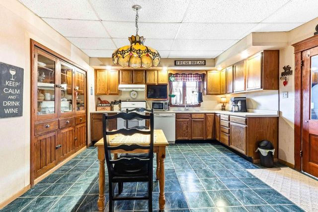 555 Pine Avenue, Hillsboro, WI 54634