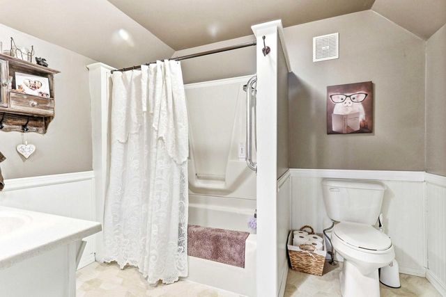 555 Pine Avenue, Hillsboro, WI 54634