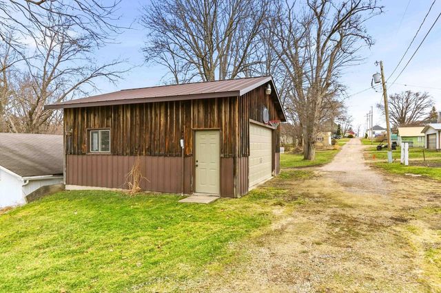 555 Pine Avenue, Hillsboro, WI 54634