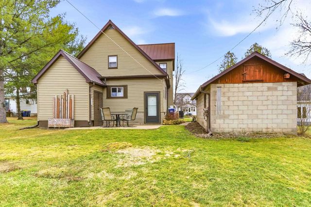 555 Pine Avenue, Hillsboro, WI 54634