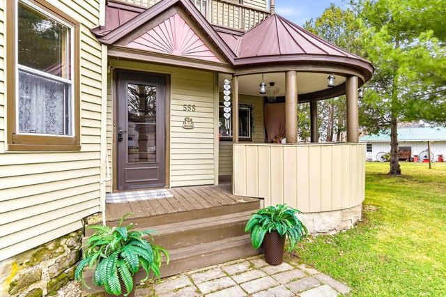 555 Pine Avenue, Hillsboro, WI 54634