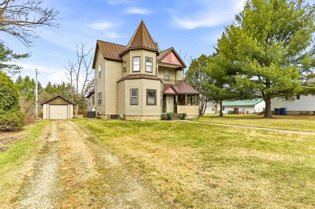 555 Pine Avenue, Hillsboro, WI 54634