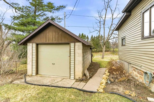 555 Pine Avenue, Hillsboro, WI 54634