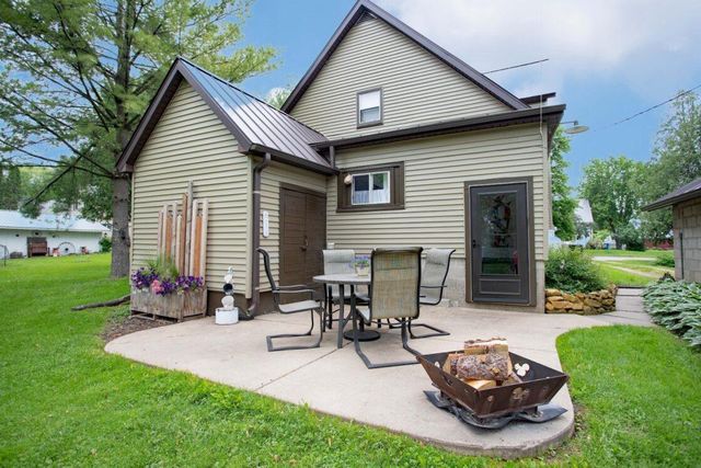 555 Pine Avenue, Hillsboro, WI 54634