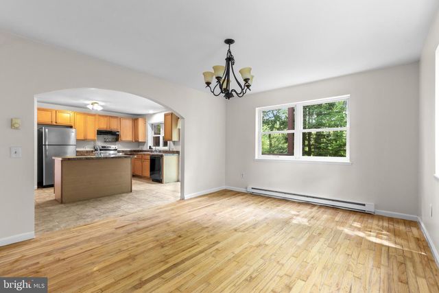 1229 FERN DR, Pocono Summit, PA 18346