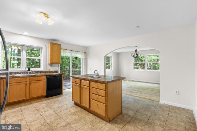 1229 FERN DR, Pocono Summit, PA 18346