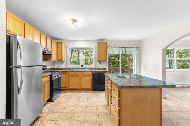 1229 FERN DR, Pocono Summit, PA 18346