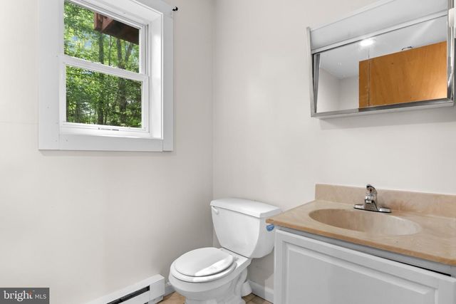 1229 FERN DR, Pocono Summit, PA 18346