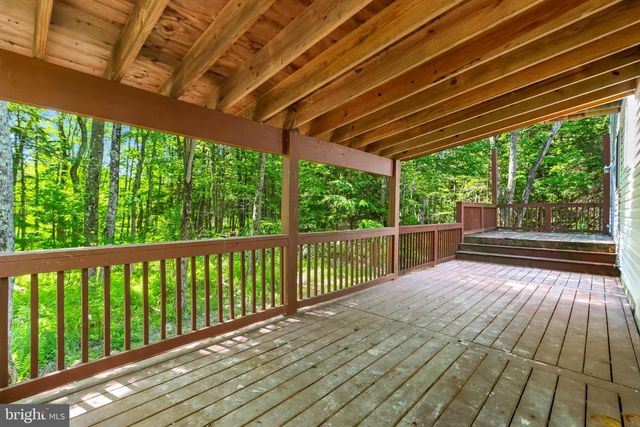 1229 FERN DR, Pocono Summit, PA 18346