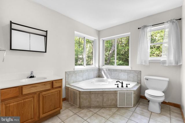 1229 FERN DR, Pocono Summit, PA 18346