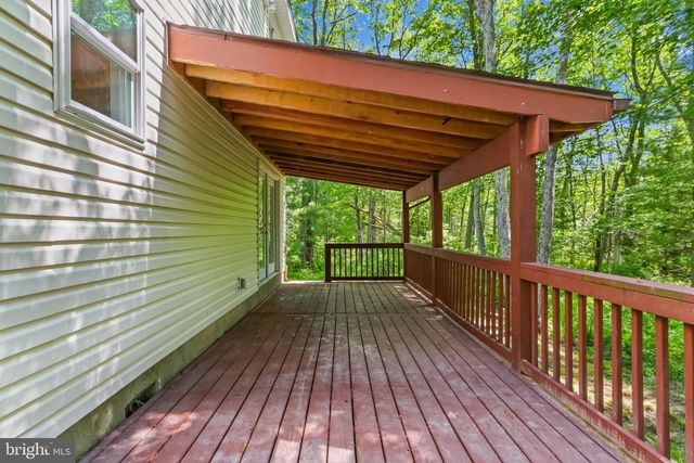 1229 FERN DR, Pocono Summit, PA 18346