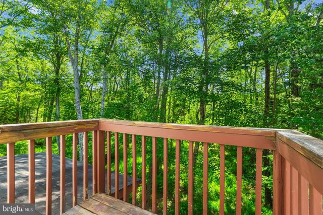1229 FERN DR, Pocono Summit, PA 18346