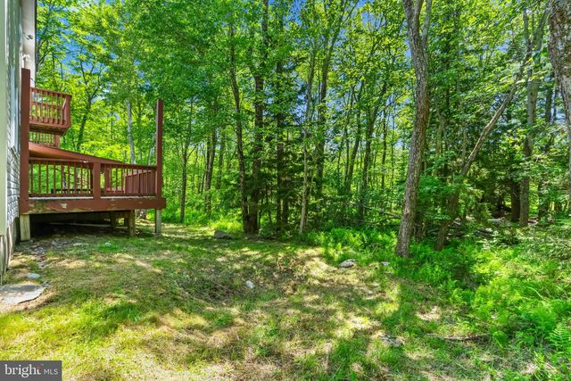 1229 FERN DR, Pocono Summit, PA 18346
