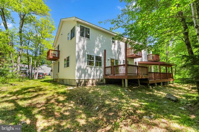 1229 FERN DR, Pocono Summit, PA 18346