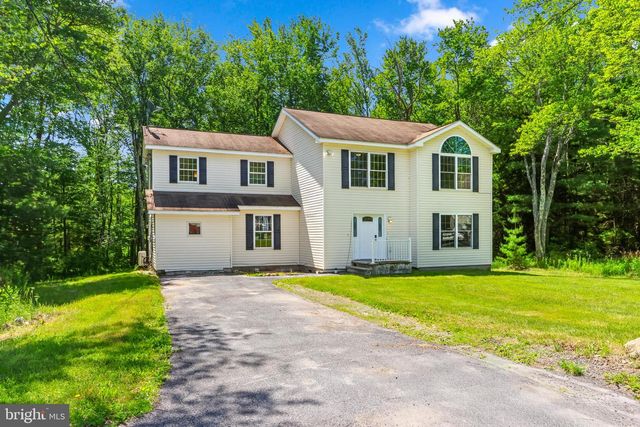 1229 FERN DR, Pocono Summit, PA 18346