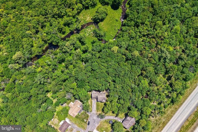 1229 FERN DR, Pocono Summit, PA 18346