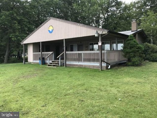 1229 FERN DR, Pocono Summit, PA 18346