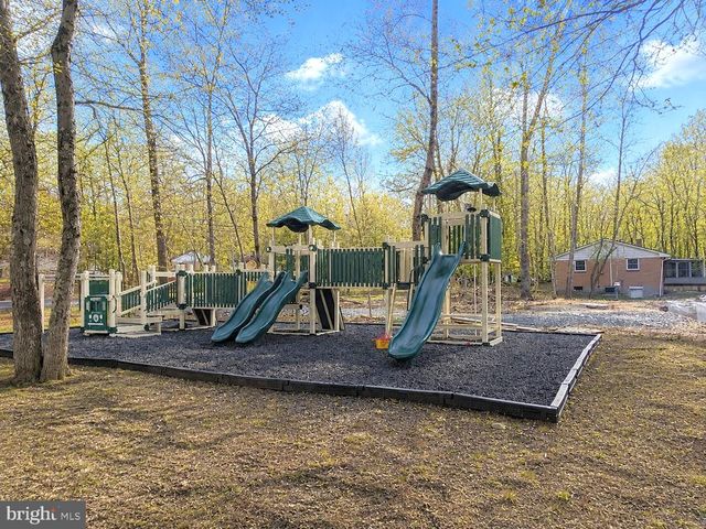 1229 FERN DR, Pocono Summit, PA 18346