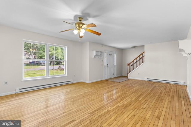 1229 FERN DR, Pocono Summit, PA 18346