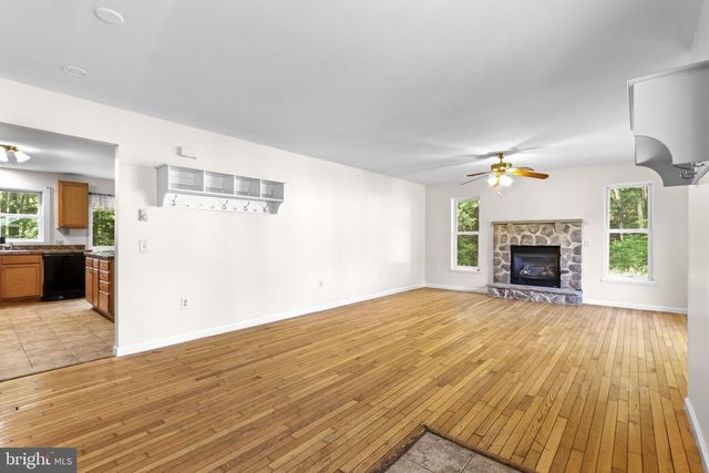 1229 FERN DR, Pocono Summit, PA 18346