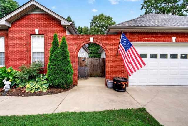 2610 Morrison Ln, Clarksville, TN 37040