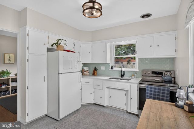 14 COUNTRY CLUB PL W, Camp Hill, PA 17011