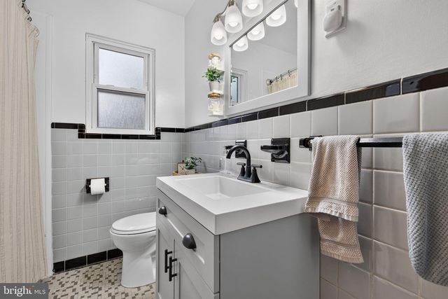 14 COUNTRY CLUB PL W, Camp Hill, PA 17011