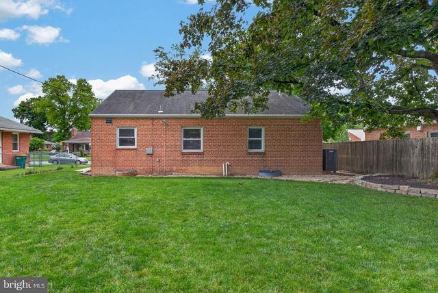 14 COUNTRY CLUB PL W, Camp Hill, PA 17011
