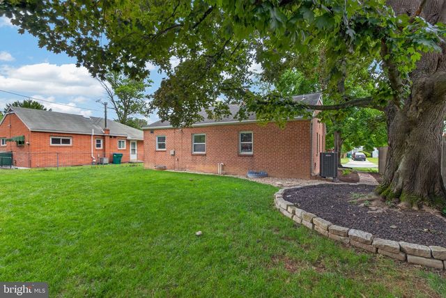 14 COUNTRY CLUB PL W, Camp Hill, PA 17011