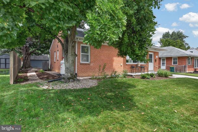 14 COUNTRY CLUB PL W, Camp Hill, PA 17011