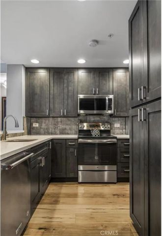 2233 Martin 201, Irvine, CA 92612