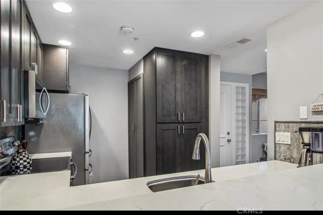 2233 Martin 201, Irvine, CA 92612