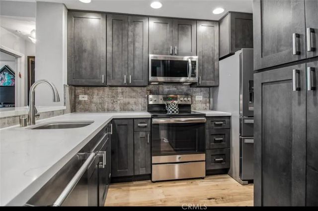2233 Martin 201, Irvine, CA 92612